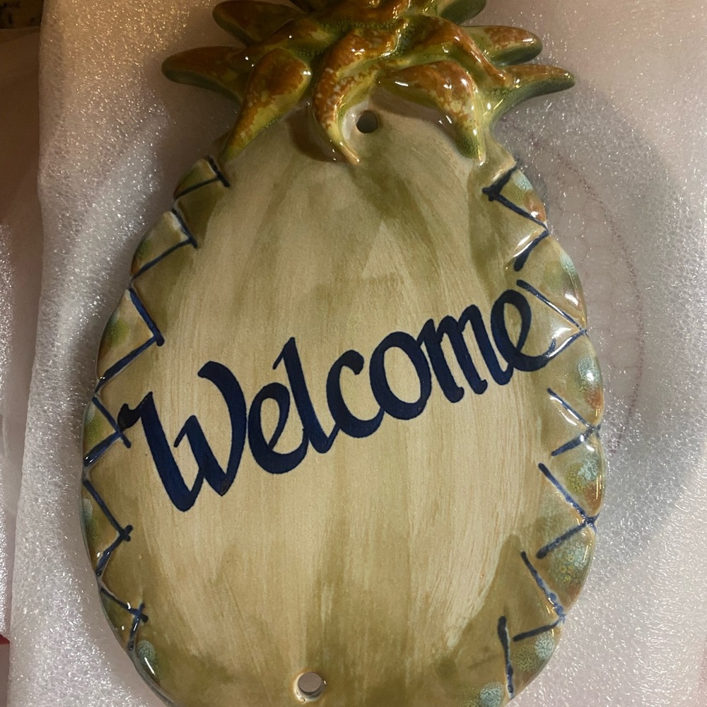 Louisville Stoneware Pineapple Welcome Sign